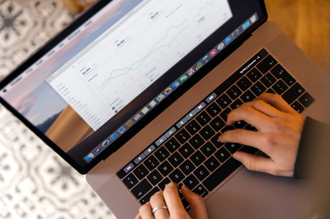 Freelancing bez firmy – Jak najlepiej rozliczać się z klientami?