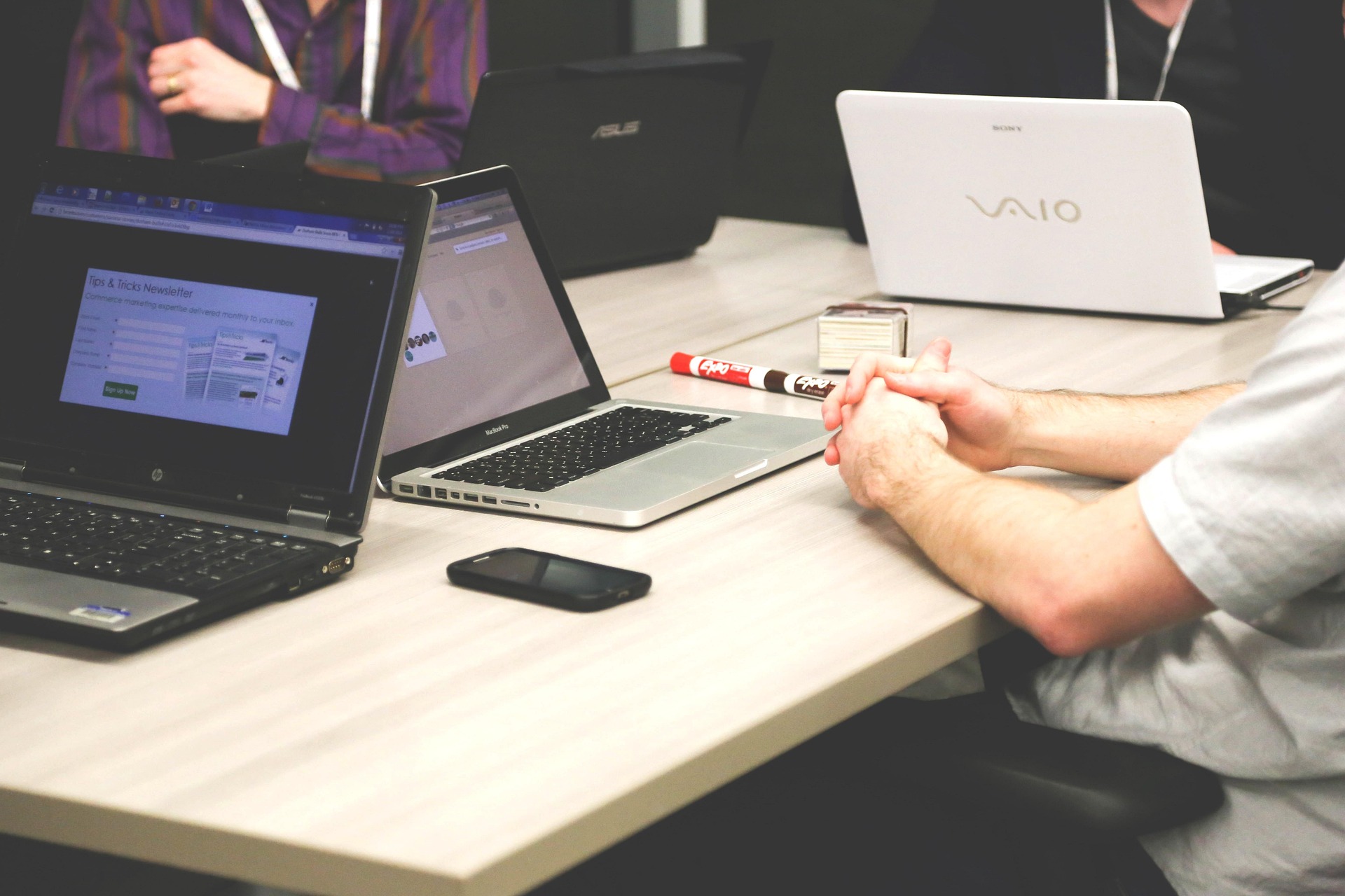E-commerce B2B vs B2C? Które podejście jest lepsze dla Twojej kariery i biznesu?